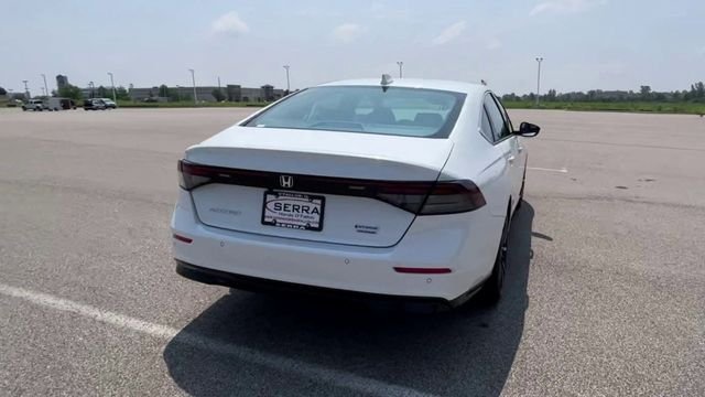 Used 2024 Platinum White Honda Touring image 8