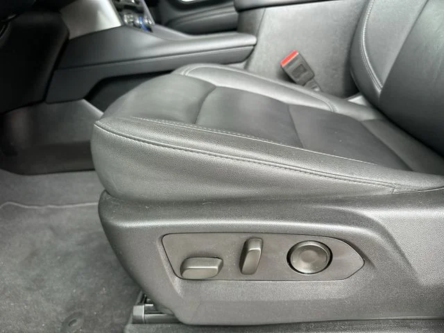 Used 2024 White Chevrolet LT image 13