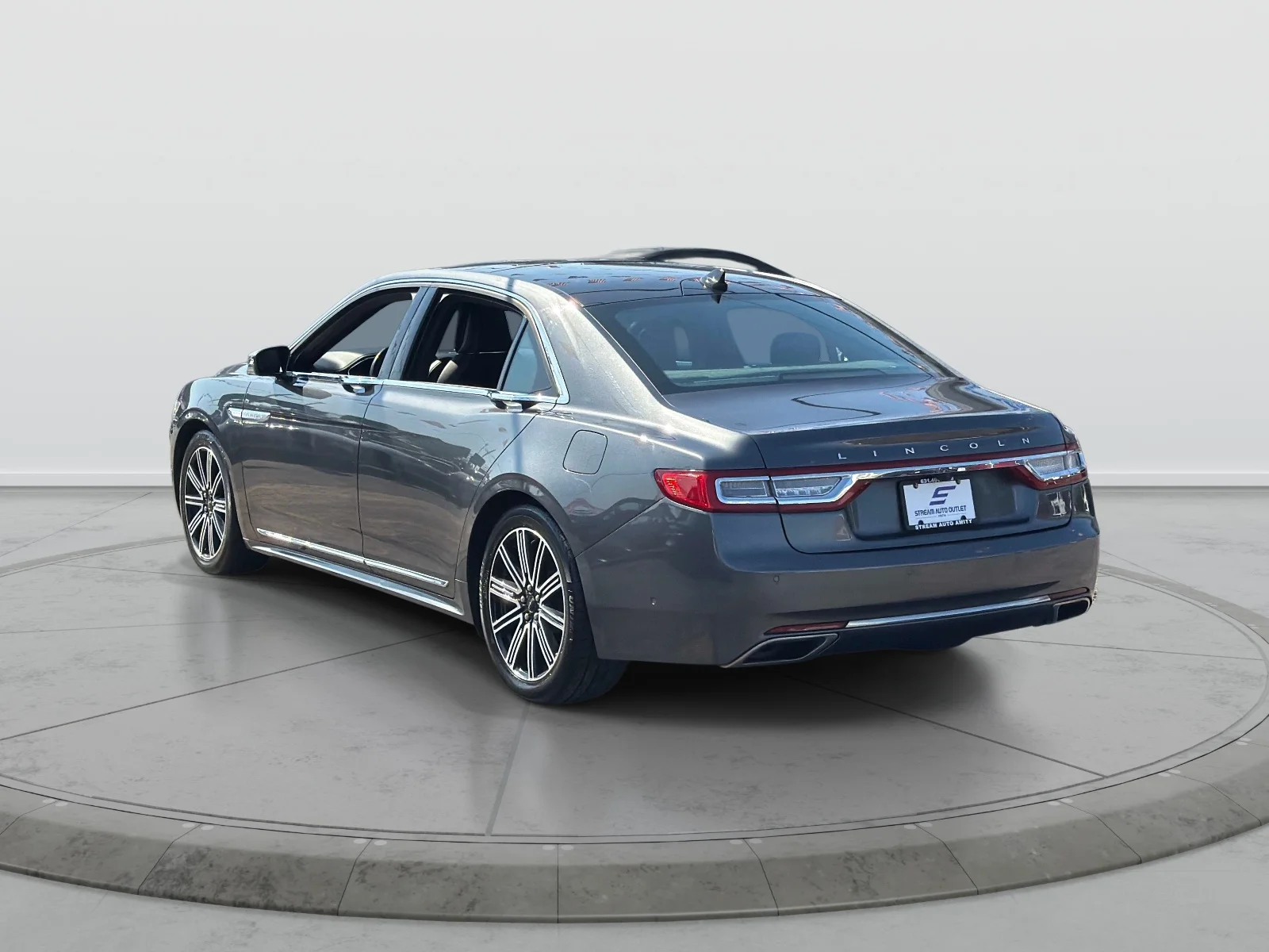Used 2018 Gray Lincoln Reserve image 5