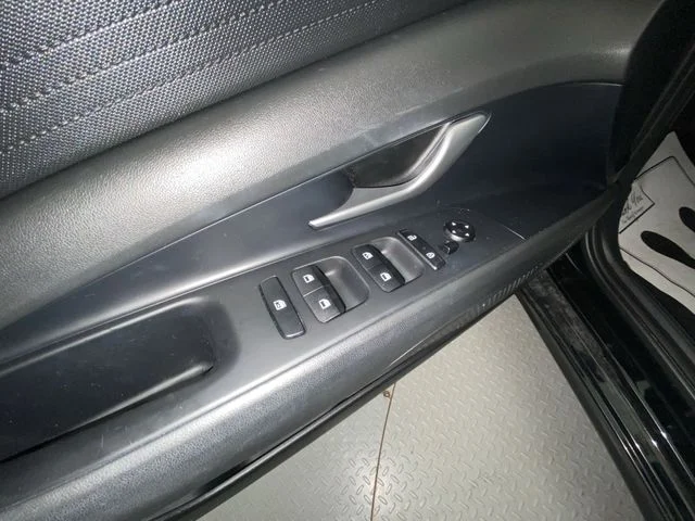 Used 2023 Black Hyundai SEL image 13