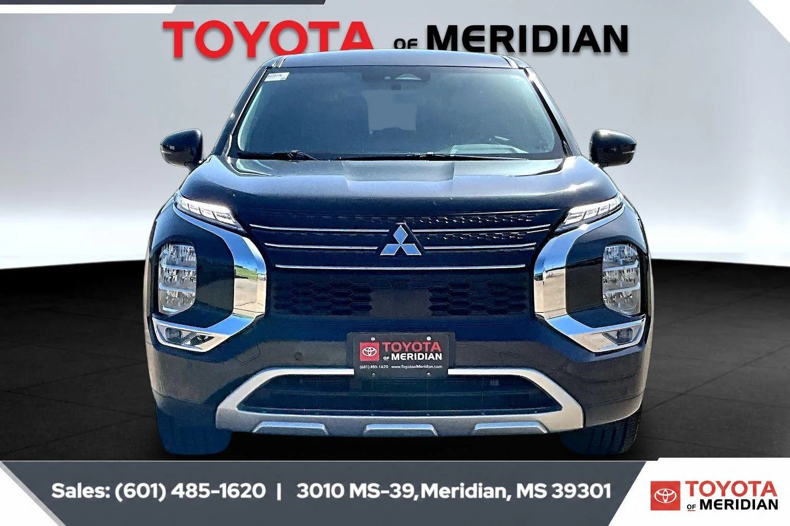 Used 2024 Black Diamond Mitsubishi SE image 3