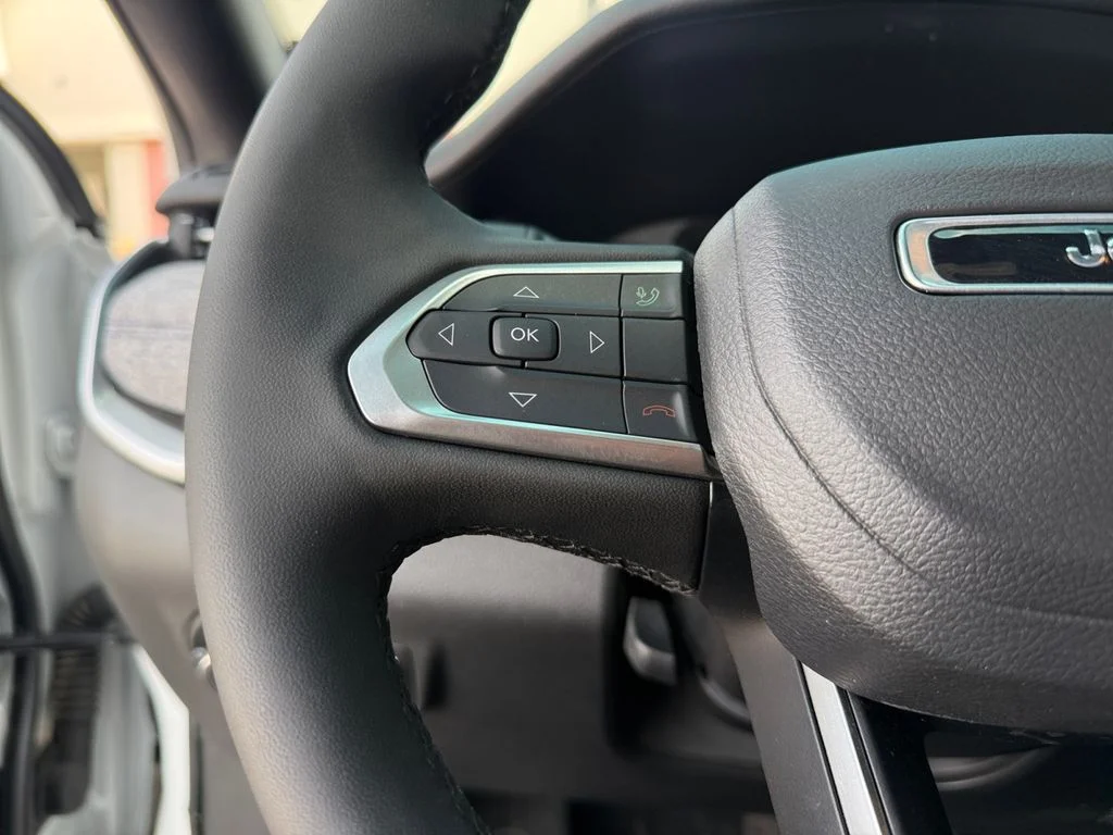 New 2026 White Jeep Latitude image 24