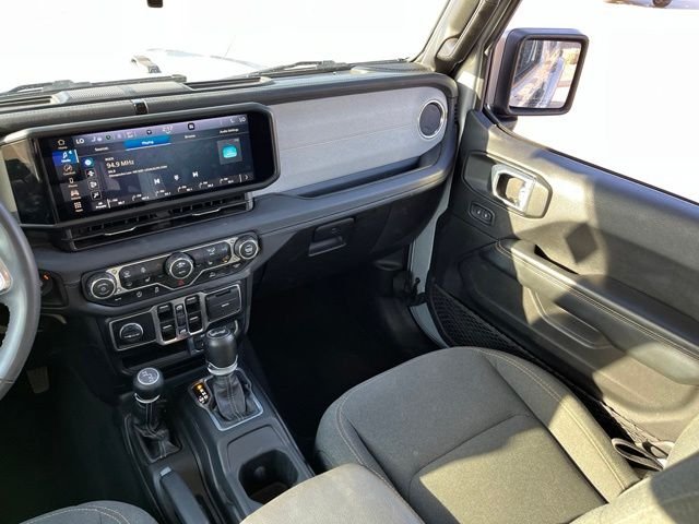 Used 2024 Silver Jeep Sahara image 10