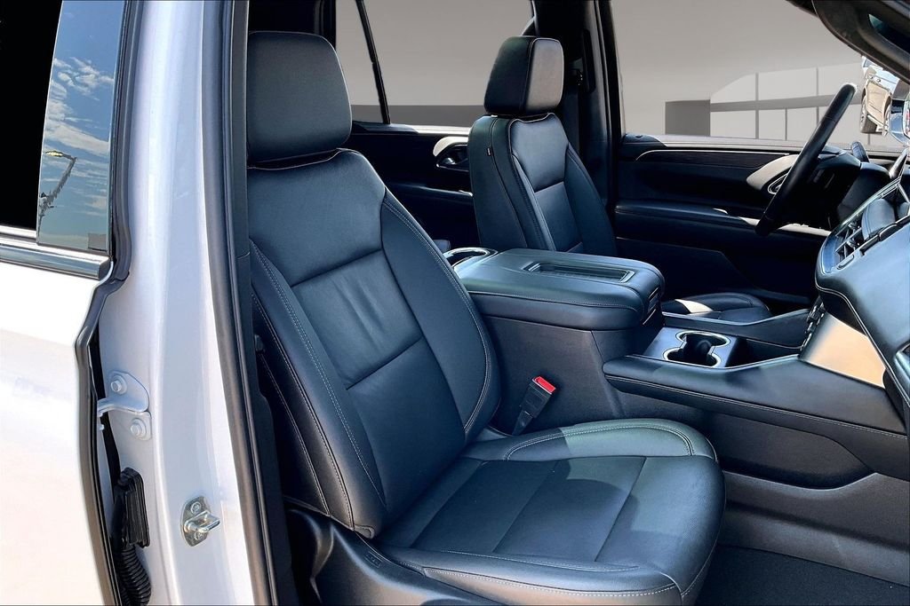 Used 2022 White Chevrolet Z71 image 7