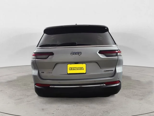 Used 2022 Silver Jeep Limited image 4