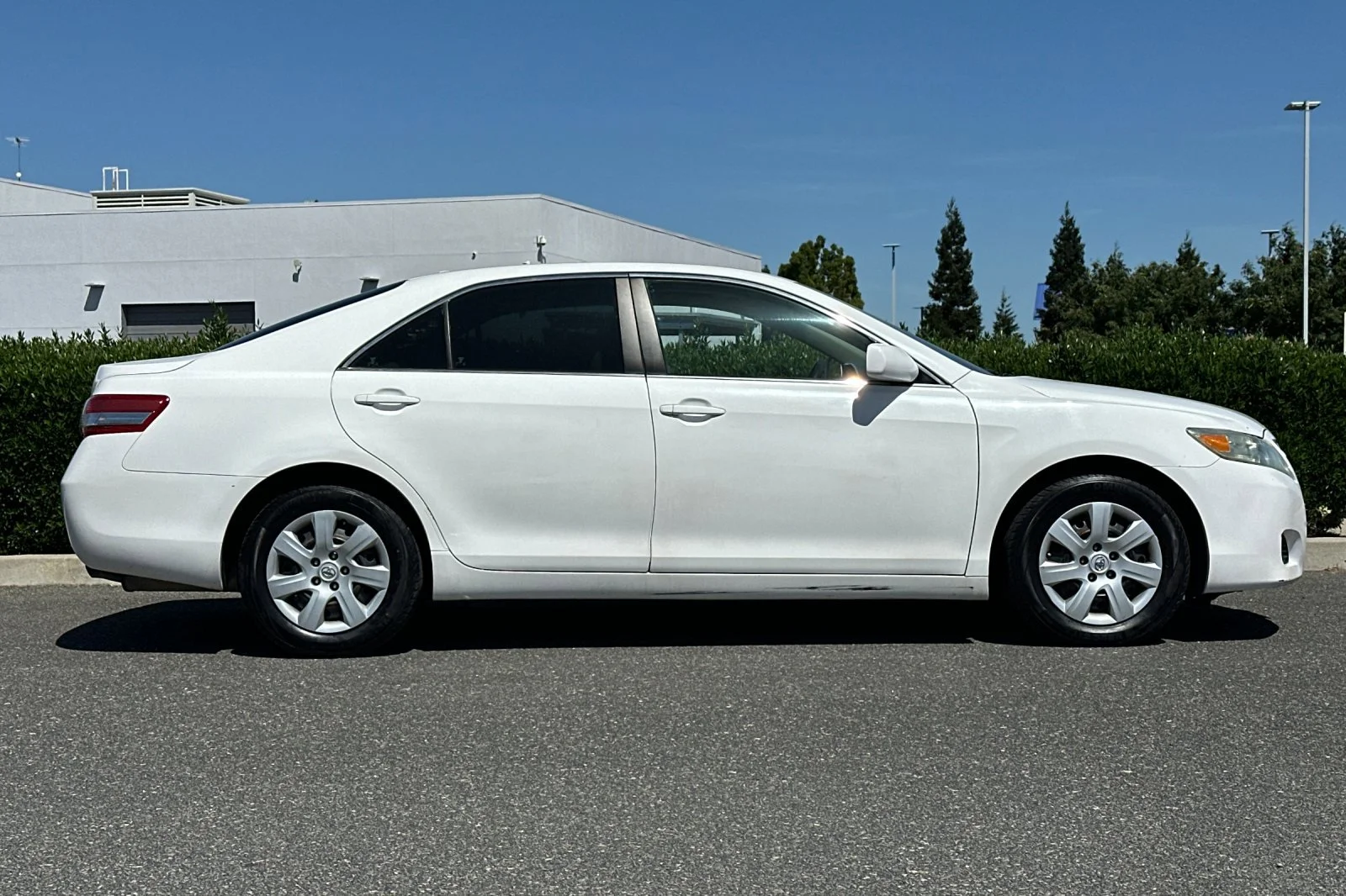 Used 2010 White Toyota  image 3