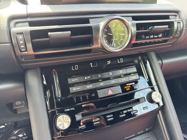 2024 Lexus IS 300 - Photo 19