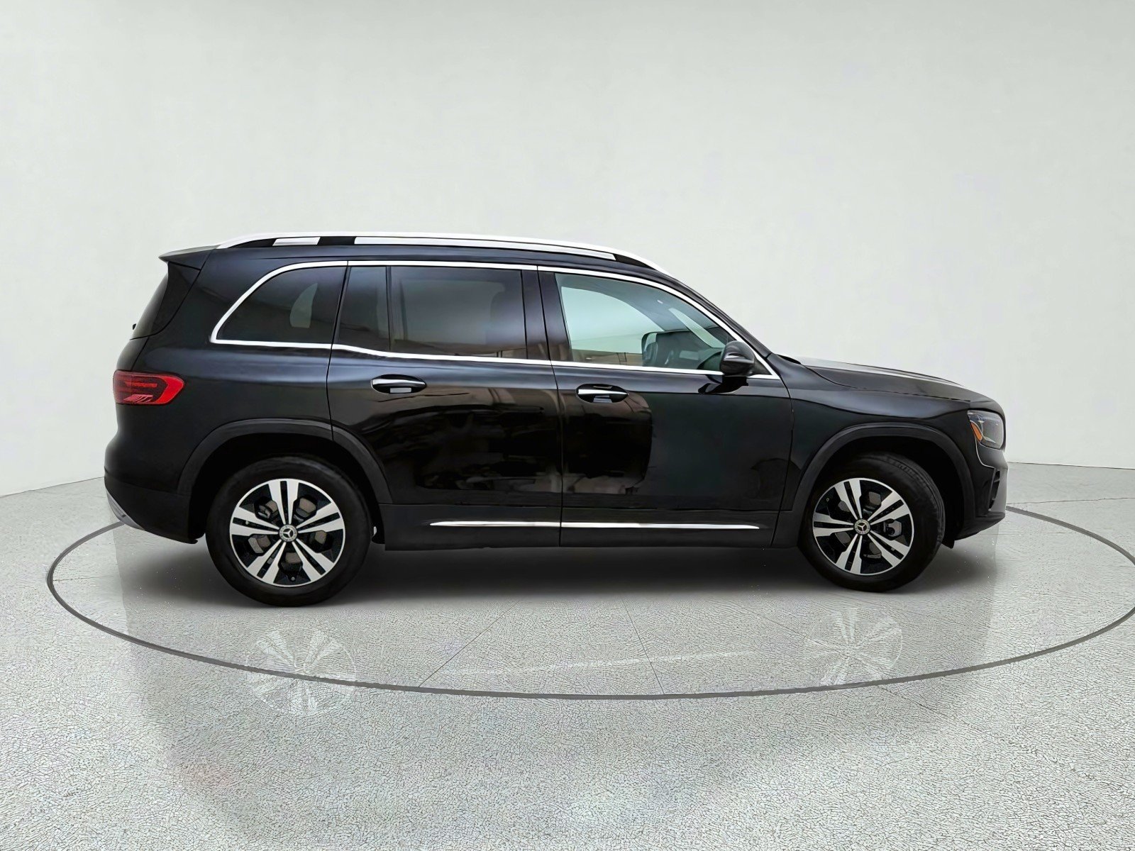 Used 2026 Night Black Mercedes-Benz GLB 250 image 7