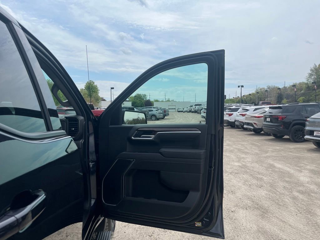 Used 2026 Titanium Rush Metallic GMC Elevation image 33