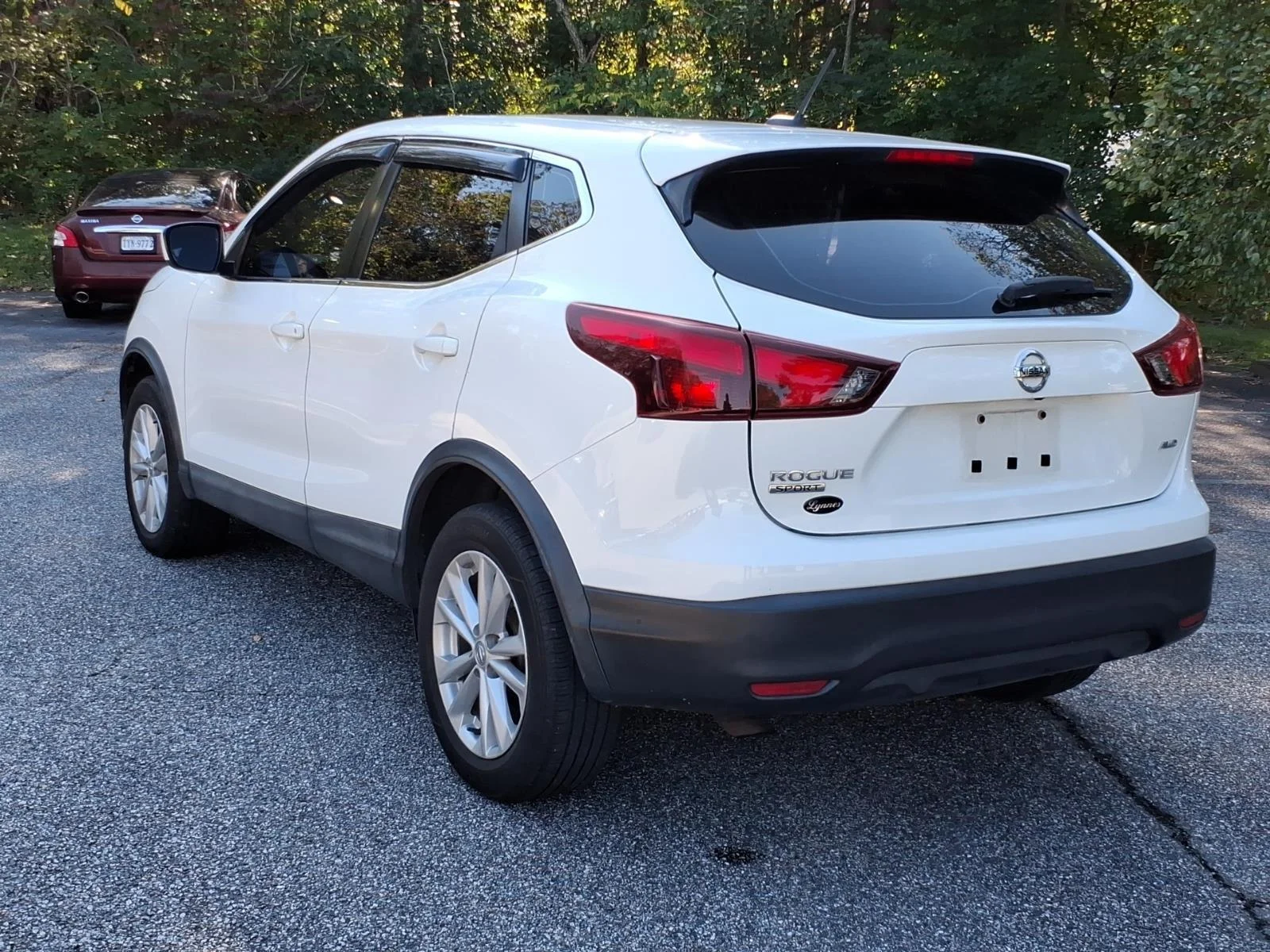 Used 2017 Glacier White Nissan S image 4