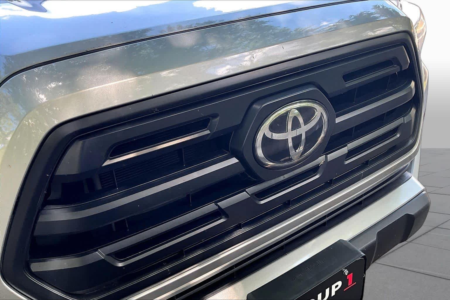 Used 2019 Silver Sky Metallic Toyota SR image 28