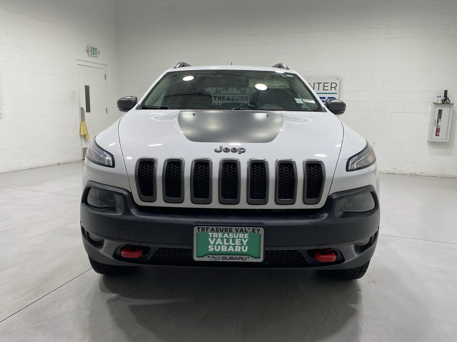 Used 2018 White Jeep Trailhawk image 3