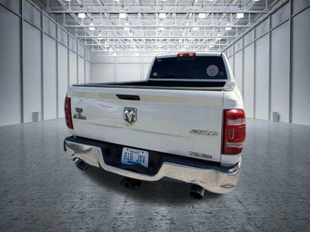 Used 2009 White Dodge SLT image 4