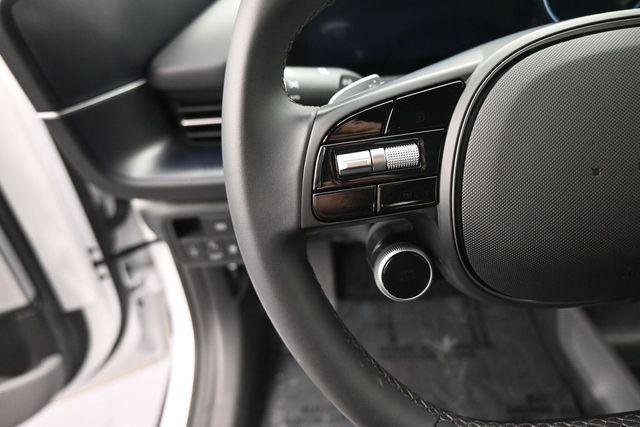 New 2025 White Hyundai SEL image 17