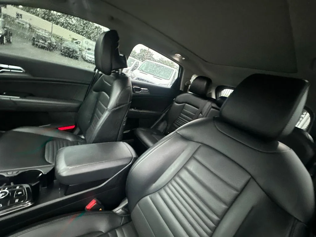 Used 2025 White Kia SX-Prestige image 11