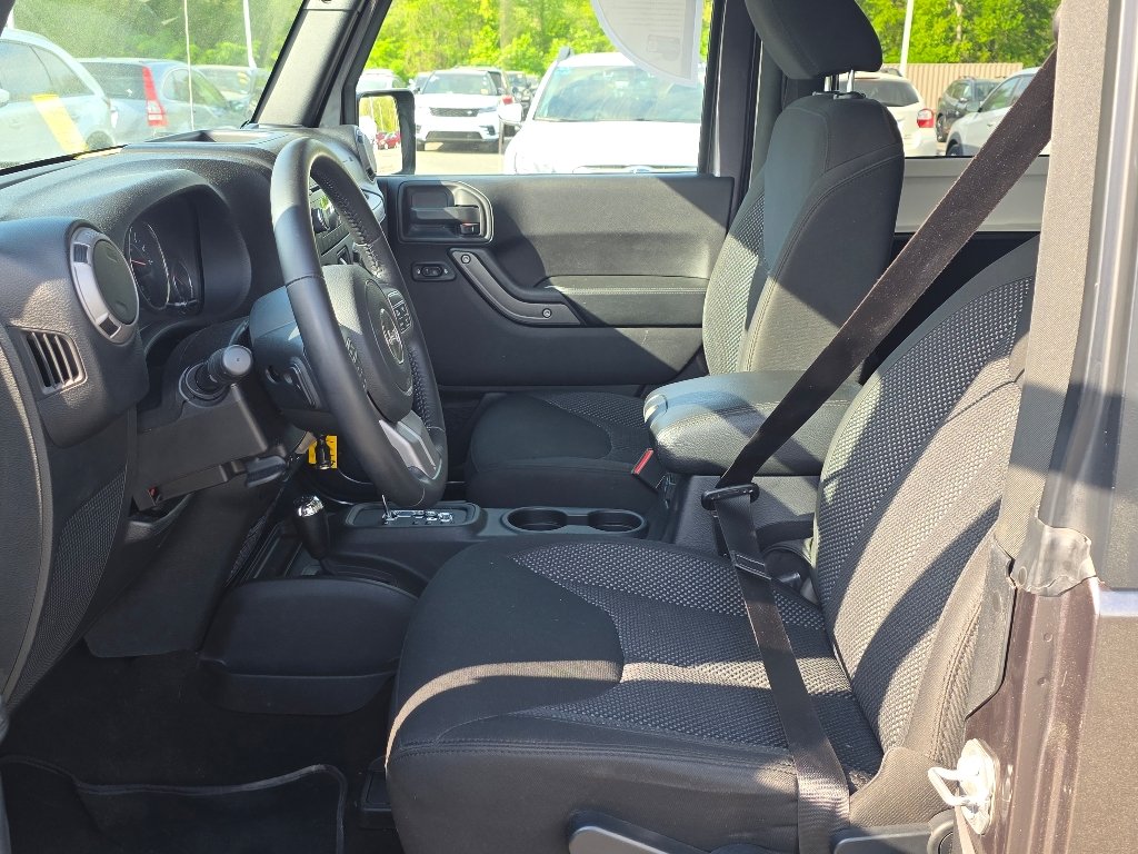 Used 2016 Granite Crystal Metallic Clear Coat Jeep Sport image 26