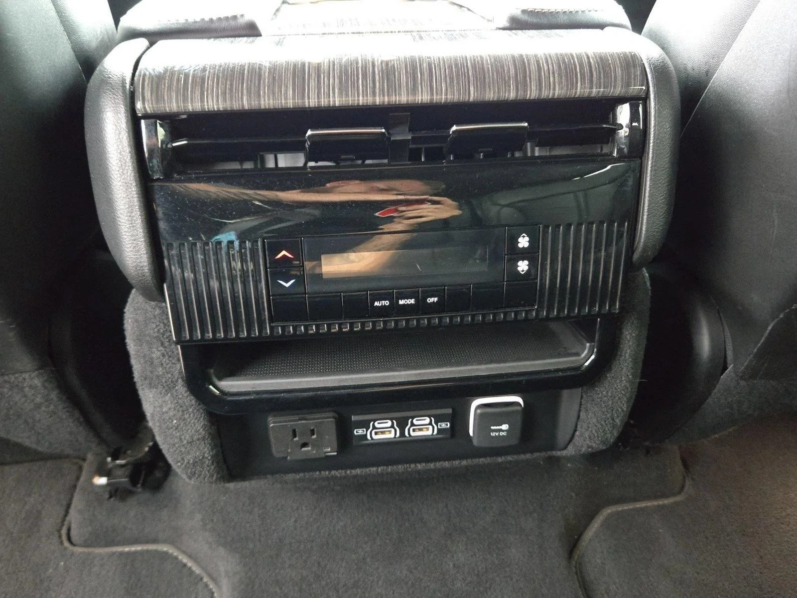 Used 2022 Diamond Black Crystal Pearlcoat Jeep Series II image 17