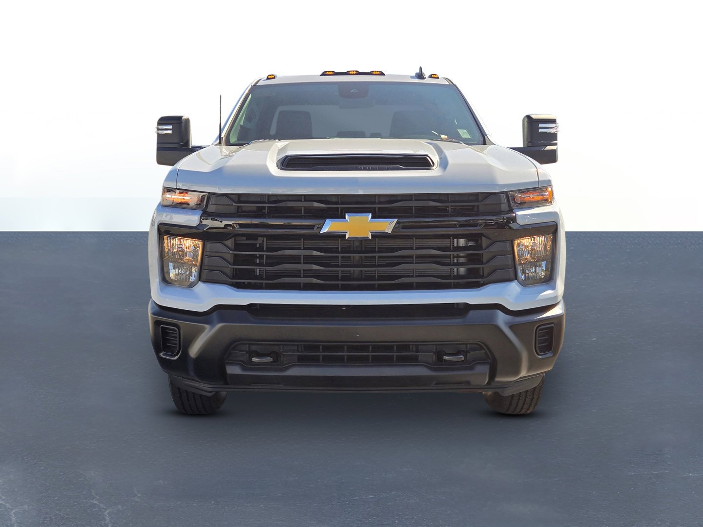 New 2026 Summit White Chevrolet WT image 3
