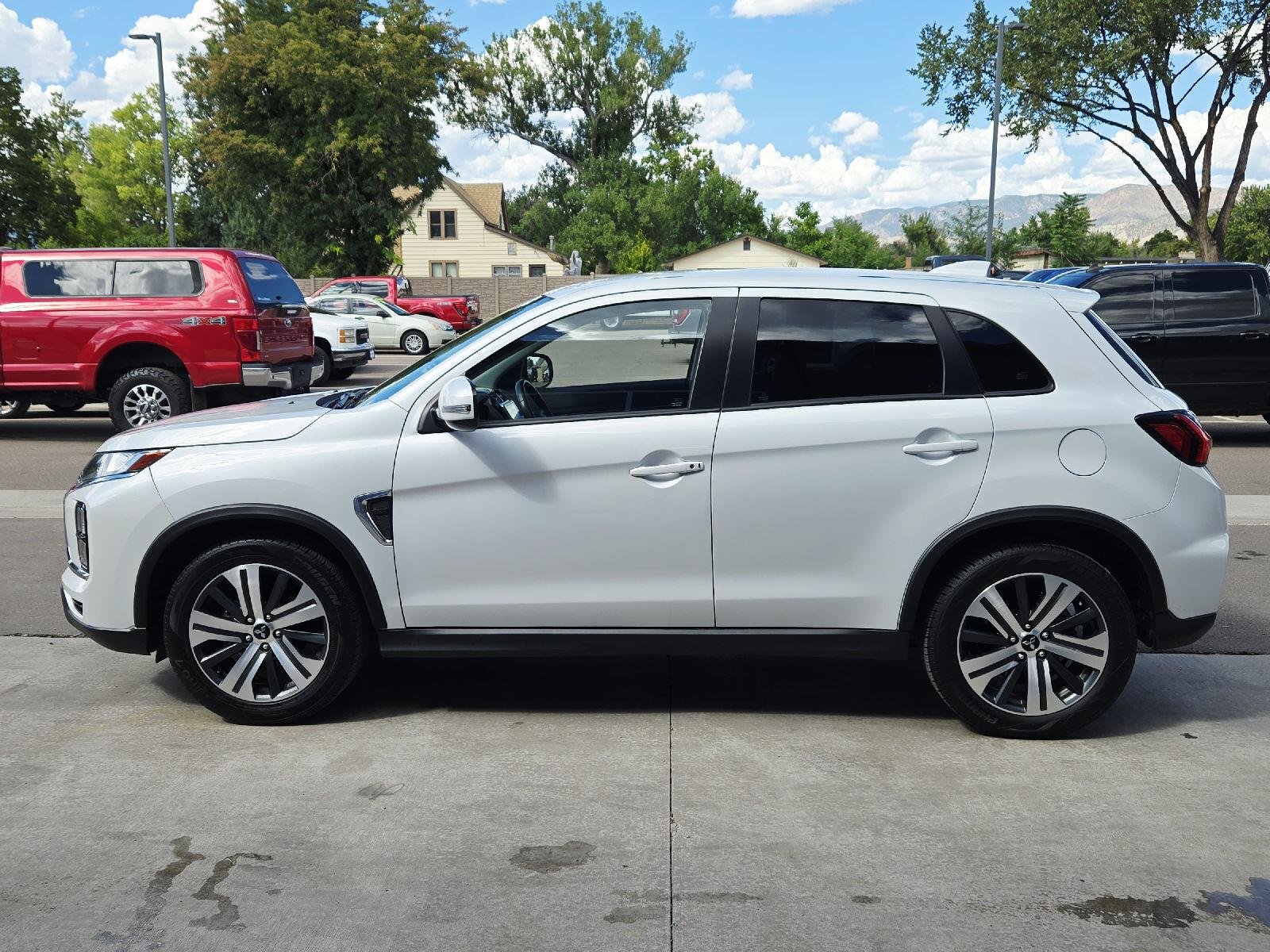 Used 2024 White Diamond Mitsubishi ES image 8