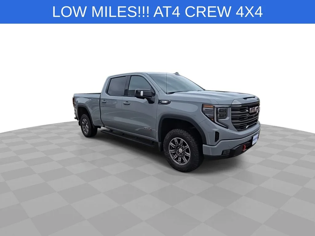 Used 2024  GMC AT4 image 2