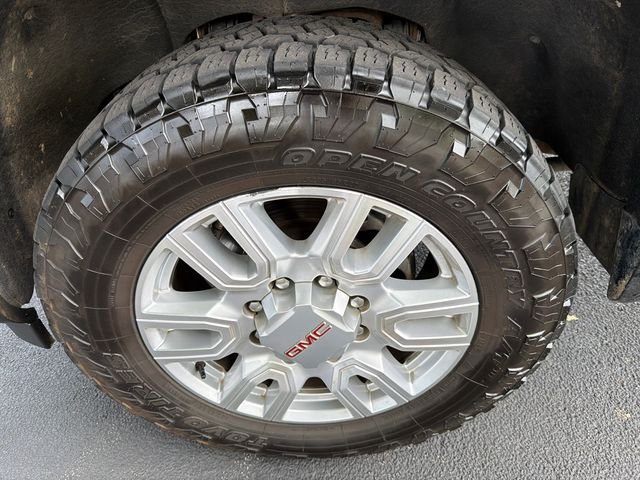 Used 2024 White GMC SLT image 11