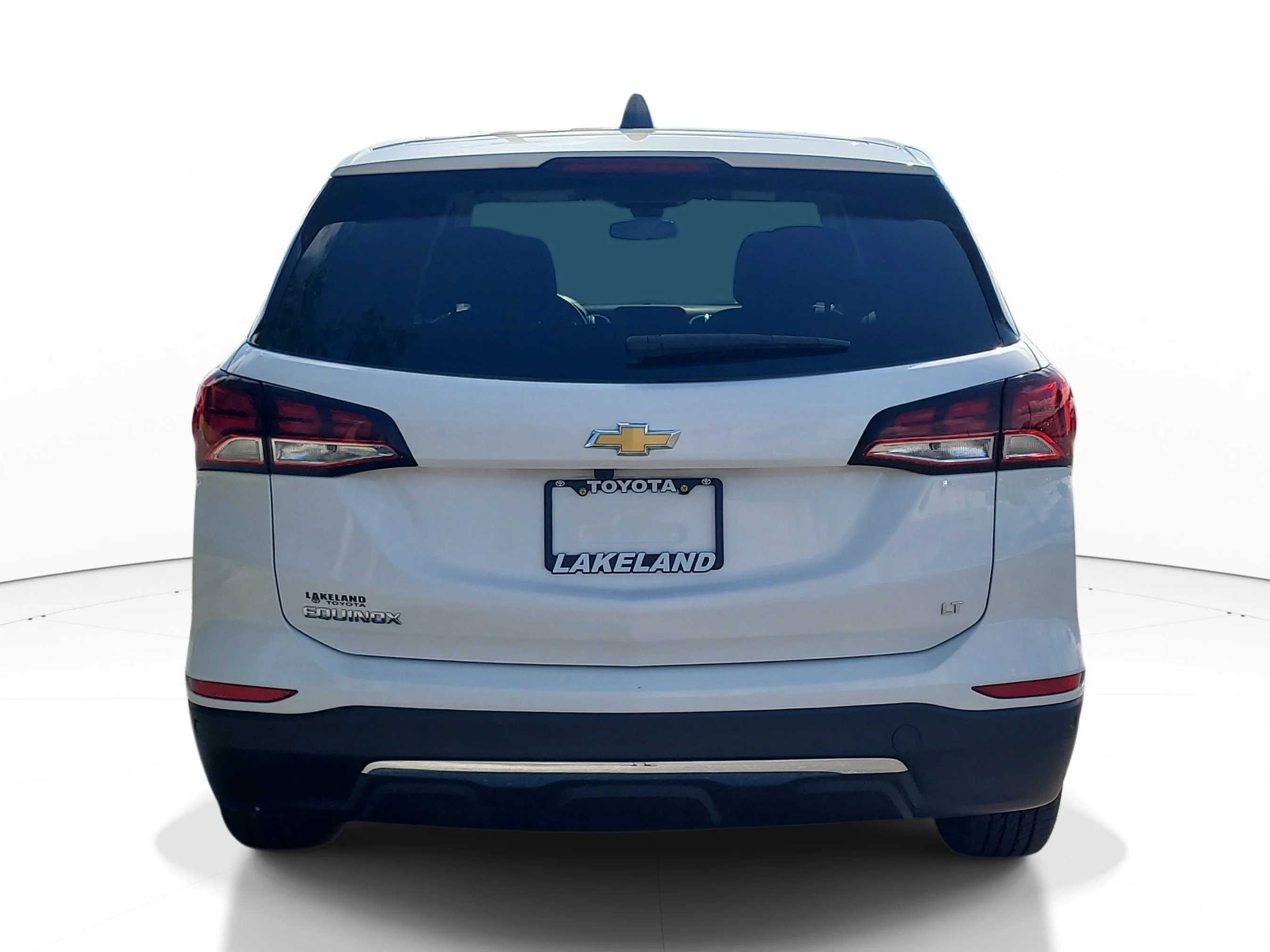 Used 2024 Summit White Chevrolet LT image 4