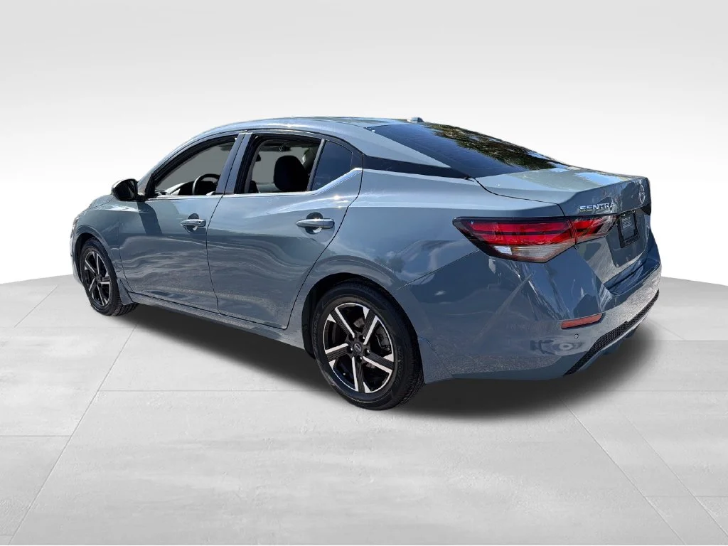 Used 2024 Gray Nissan SV image 5