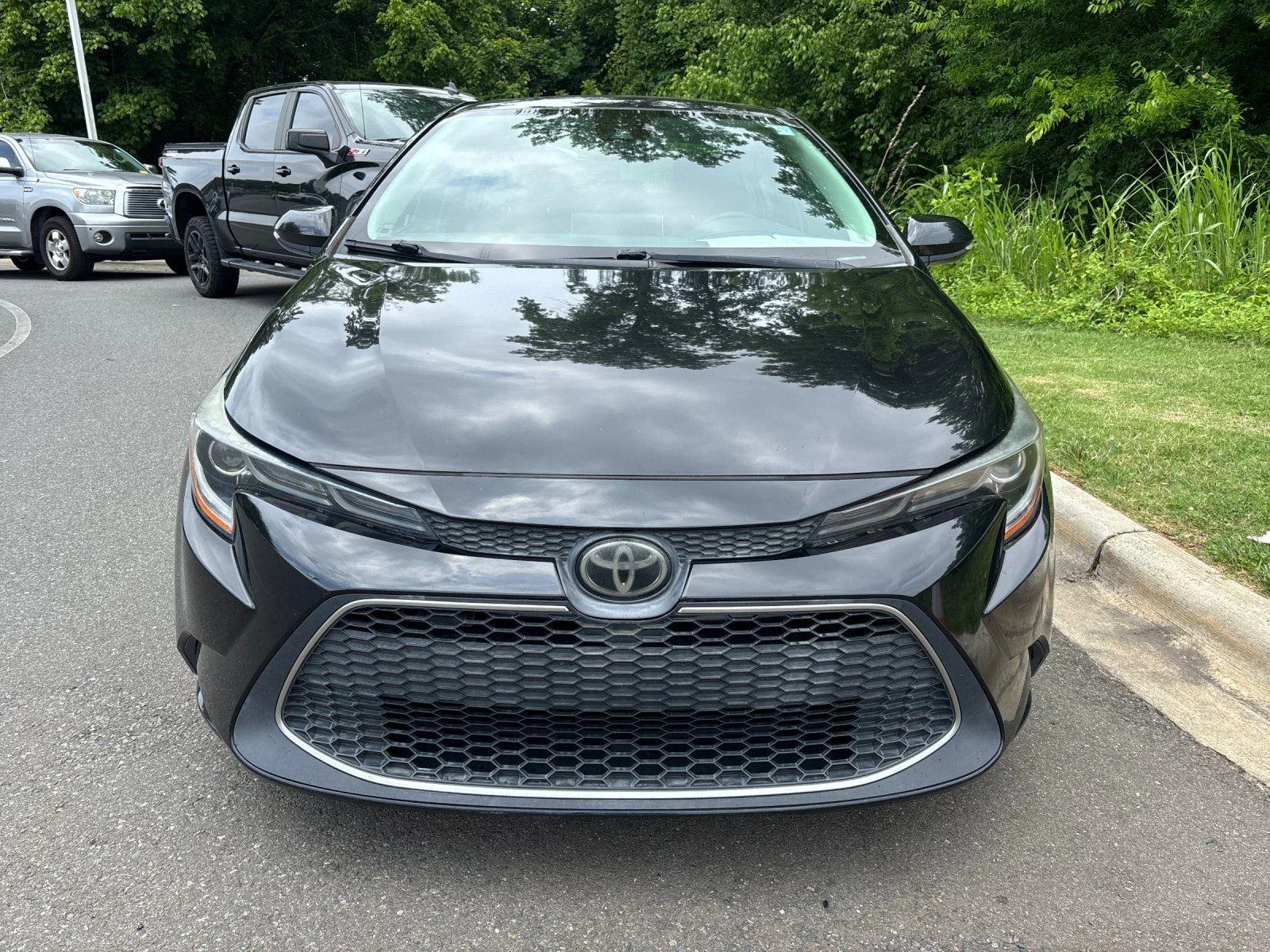 Used 2020 Black Sand Pearl Toyota XLE image 8