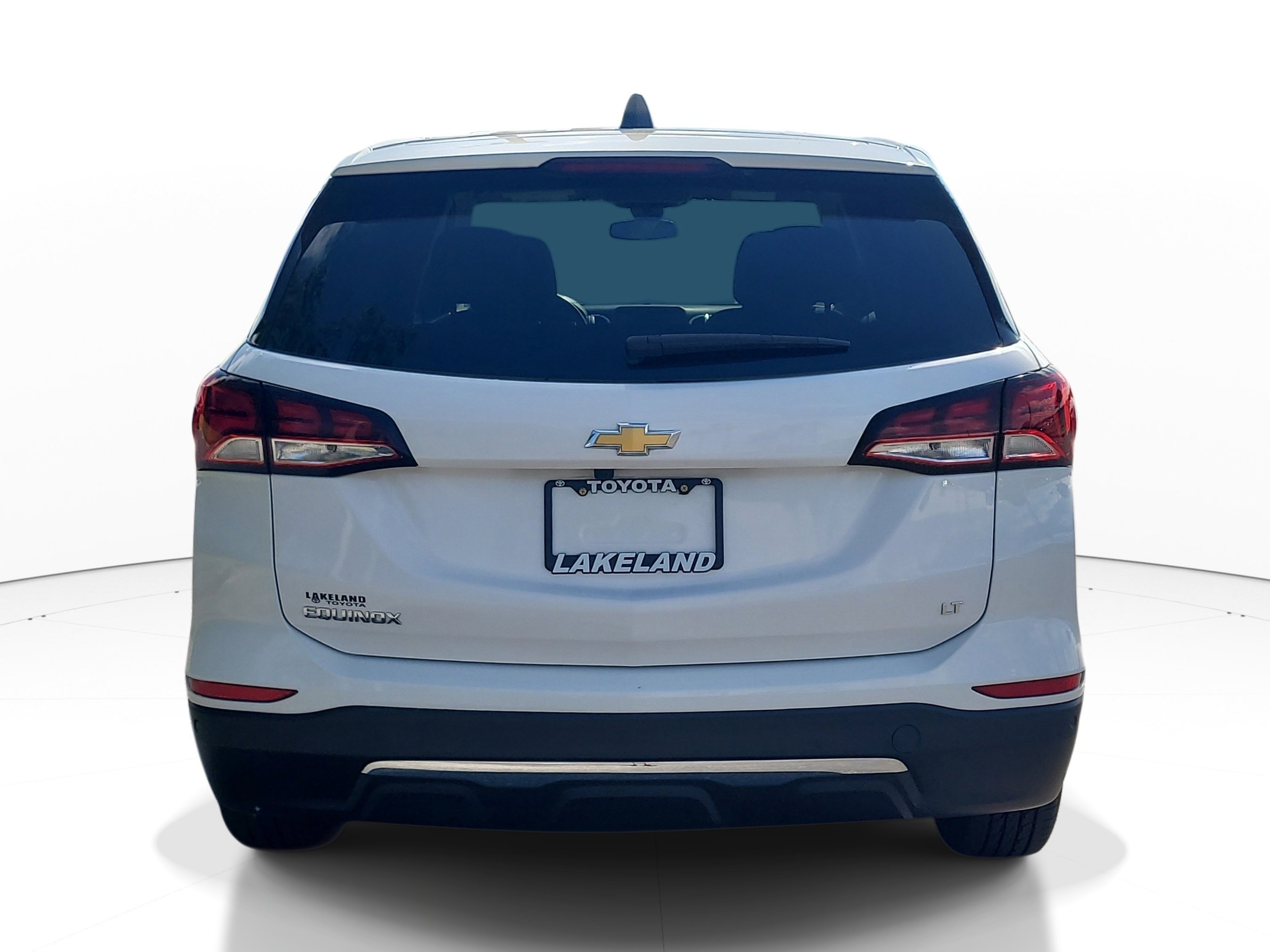 Used 2024 Summit White Chevrolet LT image 4