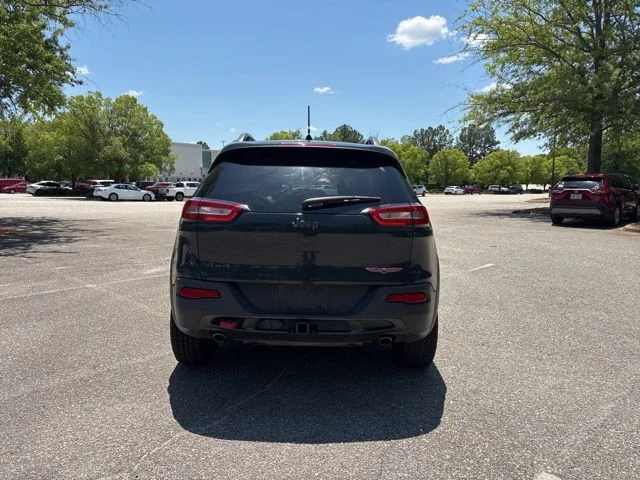 Used 2017 Gray Jeep Trailhawk image 4