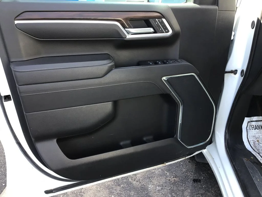 Used 2025 Summit White GMC SLT image 10