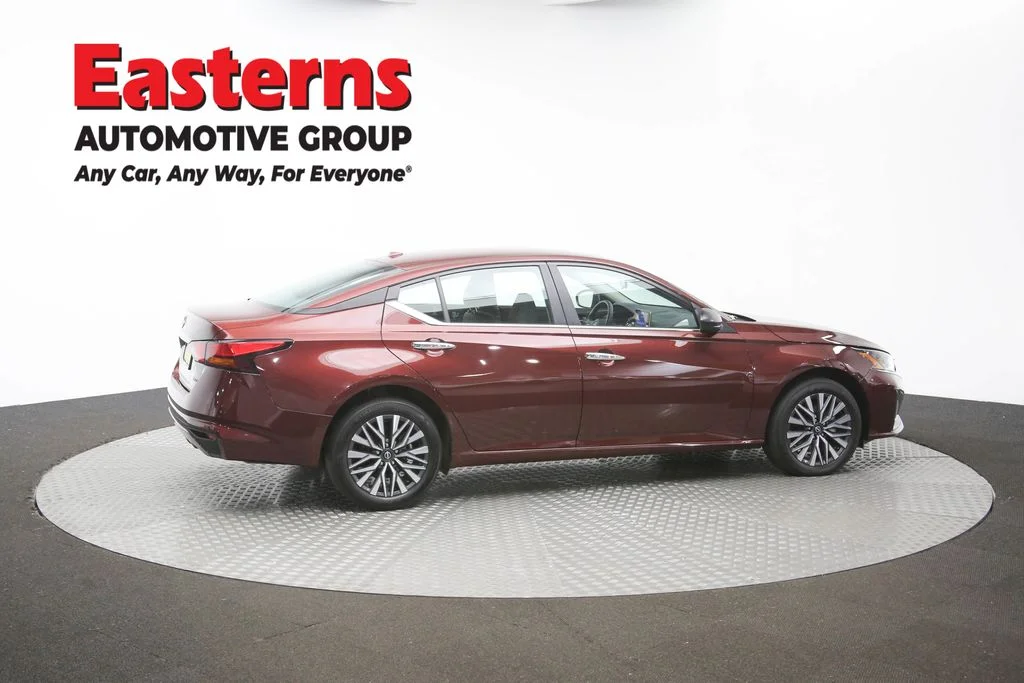 Used 2025 Red Nissan 2.5 SV image 39