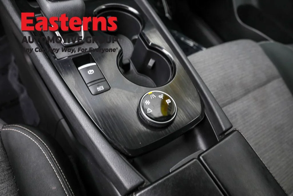 Used 2022 White Nissan SV image 20