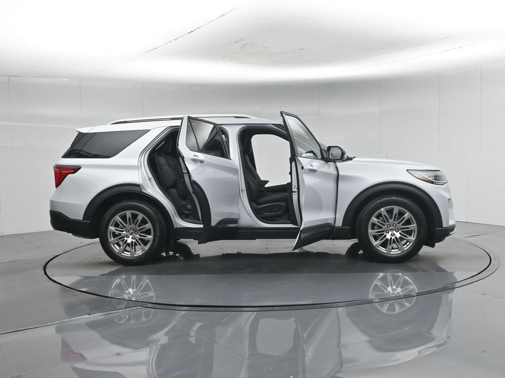 New 2026 Star White Metallic Tri-Coat Ford Platinum image 4