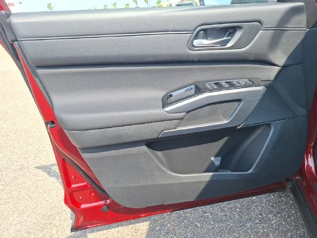 New 2026 Scarlet Ember Tintcoat Nissan SL image 10