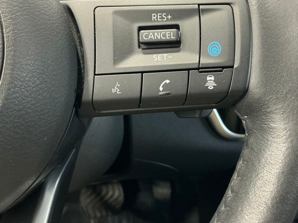 Used 2023 Gold Nissan Platinum image 34
