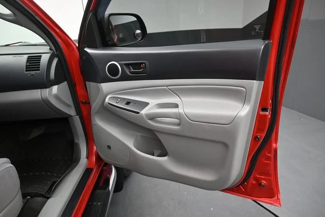 Used 2013 Red Toyota Base image 33