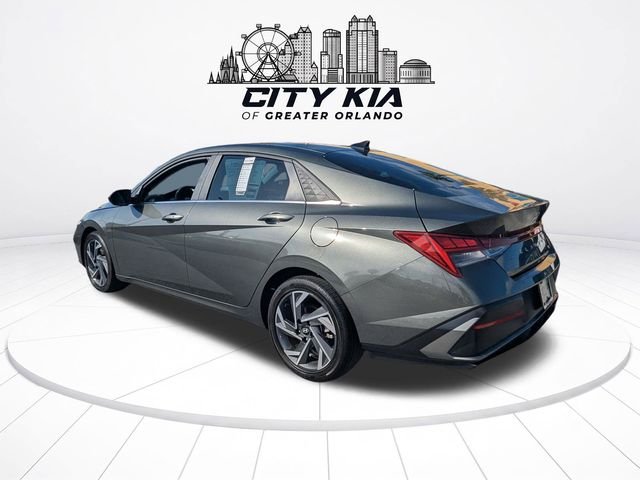 Used 2025 Gray Hyundai SEL Convenience image 4