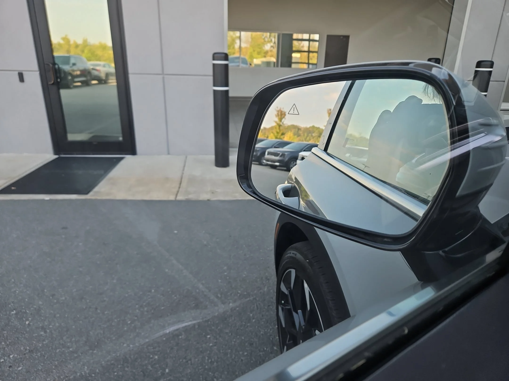 Used 2025 Wolf Gray Kia EX image 22