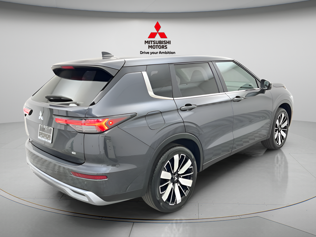 Used 2025 Moonstone Gray Metallic/Black Roof Mitsubishi SE image 4