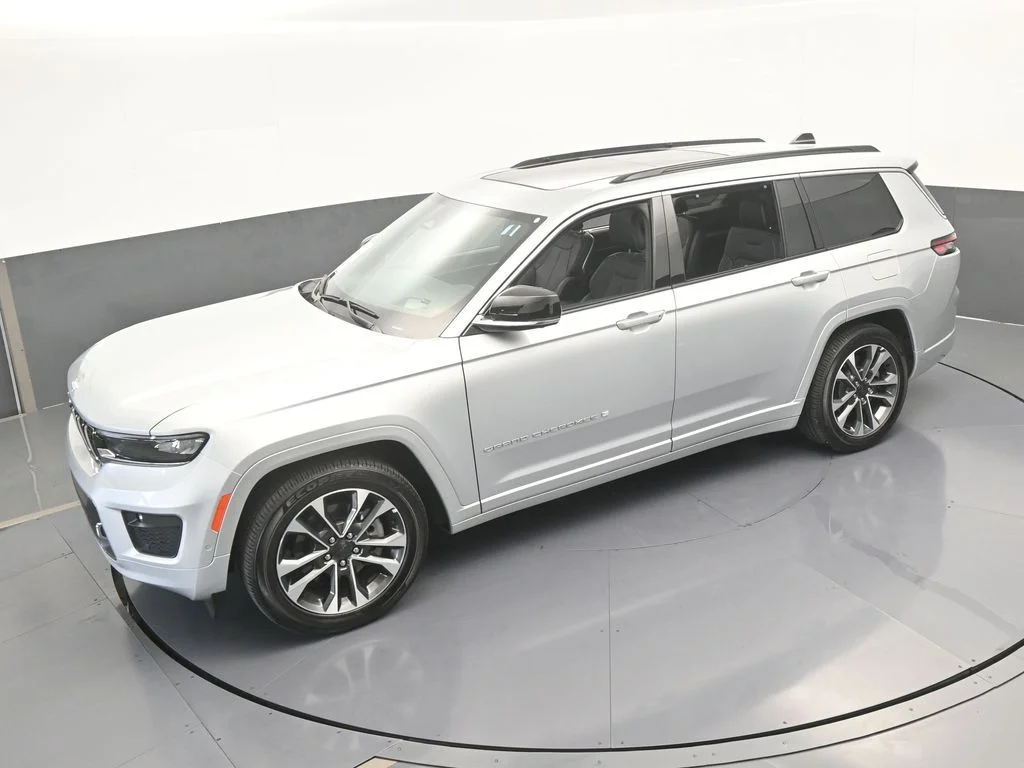 Used 2024 Silver Zynith Jeep Overland image 59