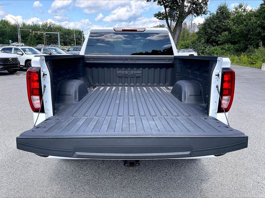 Used 2025 Summit White GMC Elevation image 34