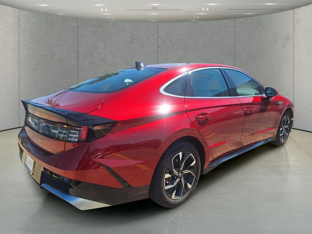 Used 2025 Red Hyundai SEL image 5