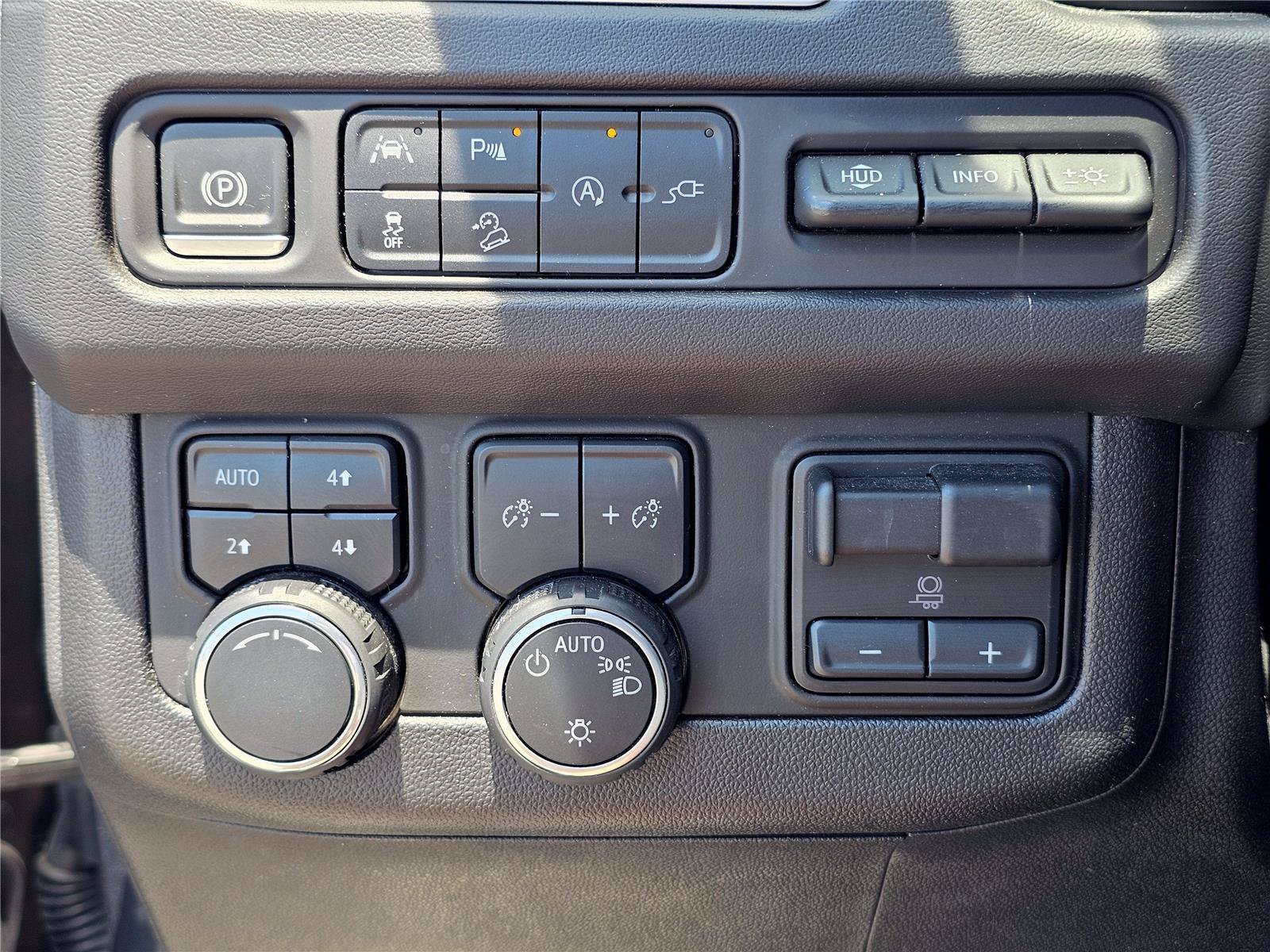 Used 2021 Shadow Gray Metallic Chevrolet Premier image 20