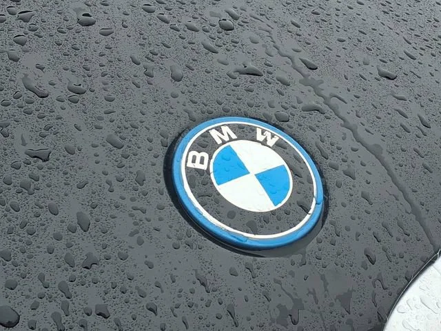 Used 2025  BMW xDrive50e image 26