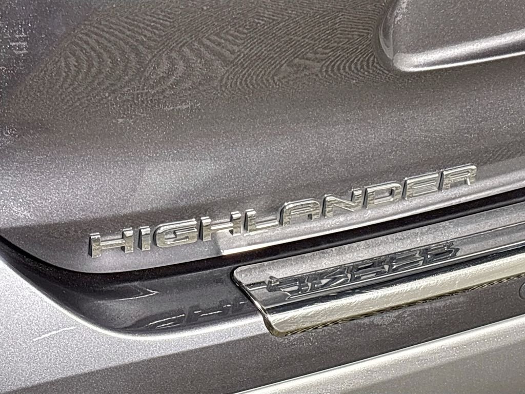 Used 2022 Gray Toyota Platinum image 25