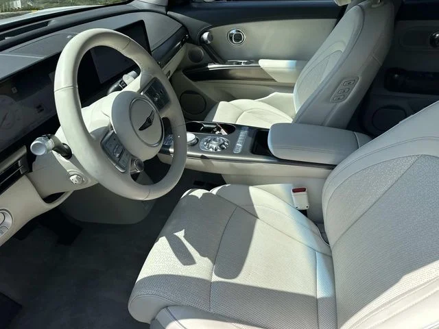 Used 2023 White Genesis Advanced image 17