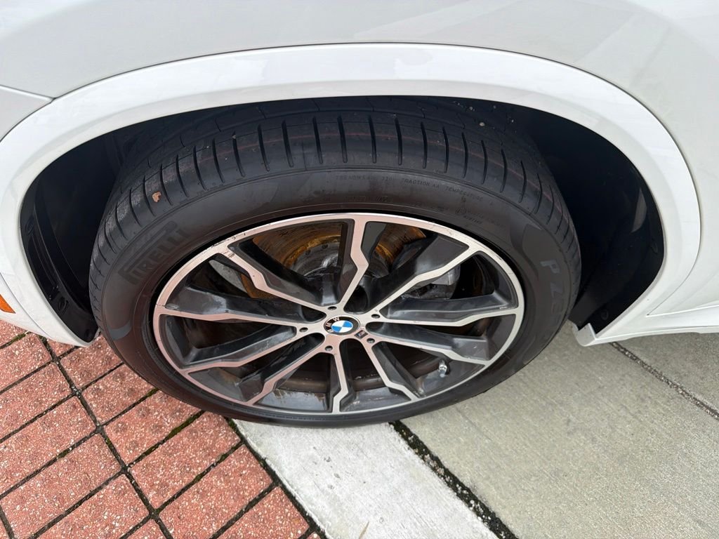 Used 2020 White BMW sDrive30i image 10