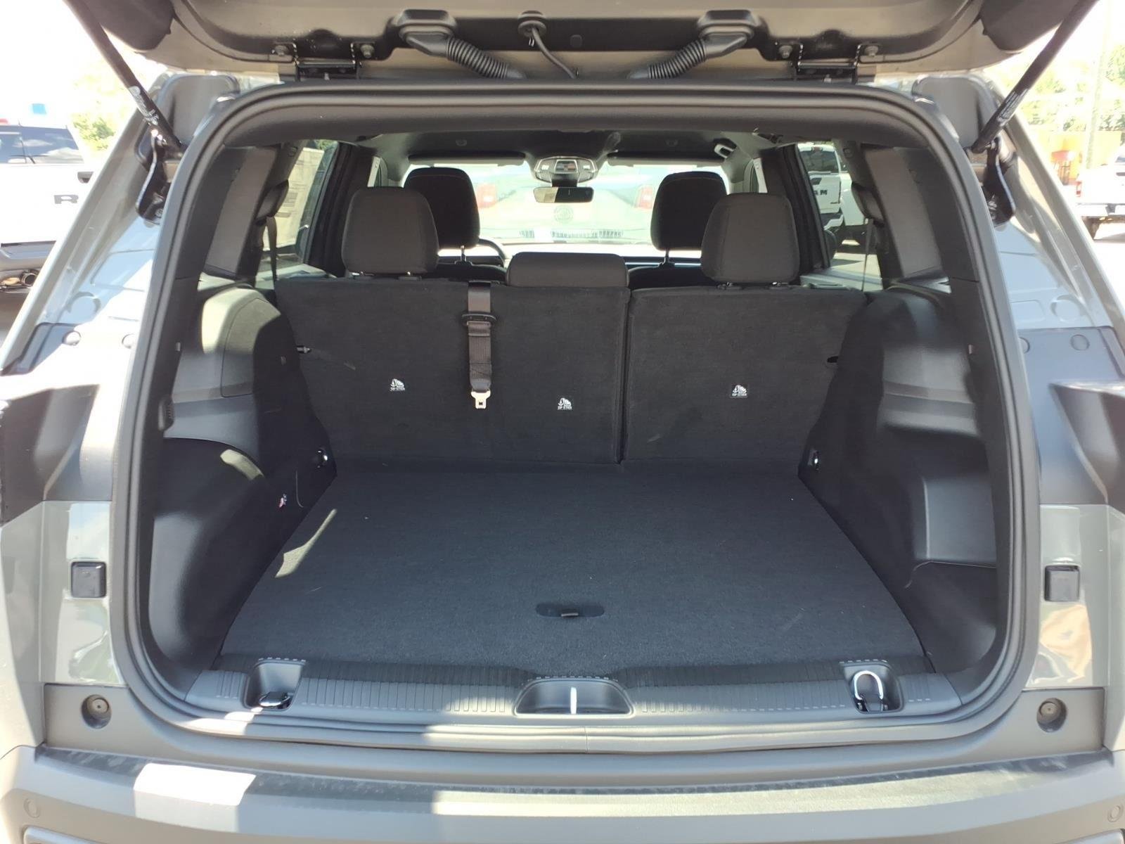 New 2026 Sting-Gray Clearcoat Jeep Laredo image 27