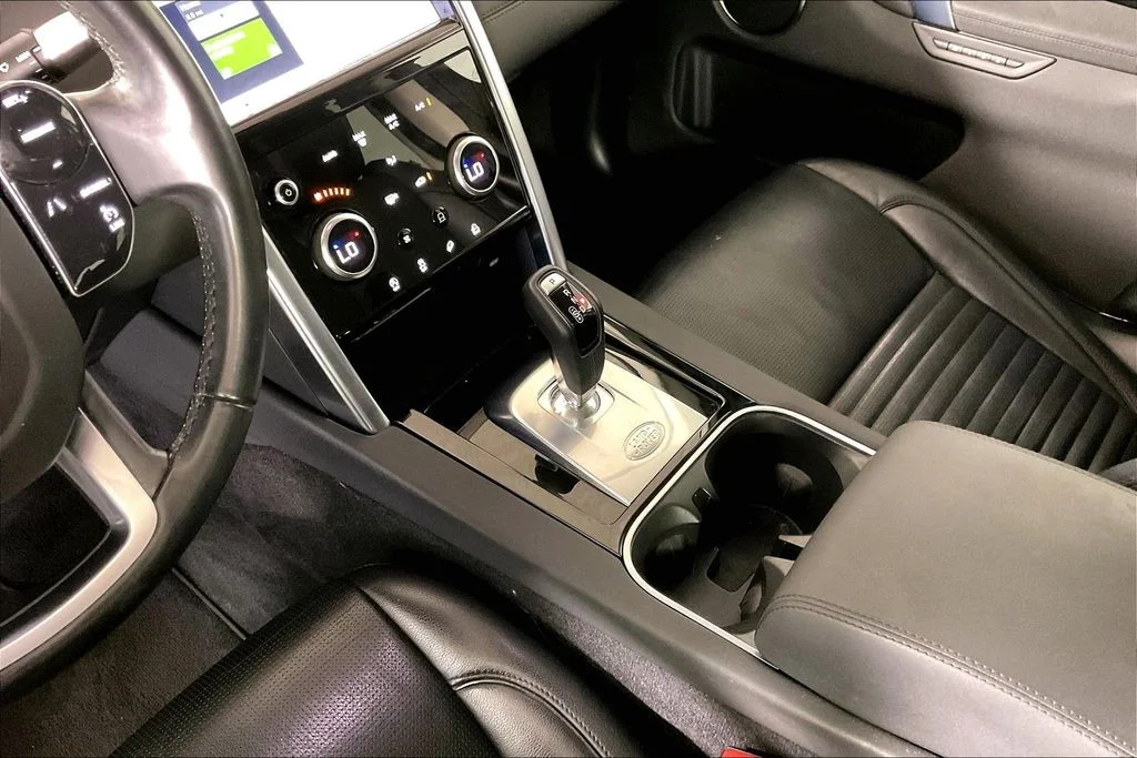 Used 2020  Land Rover SE image 17
